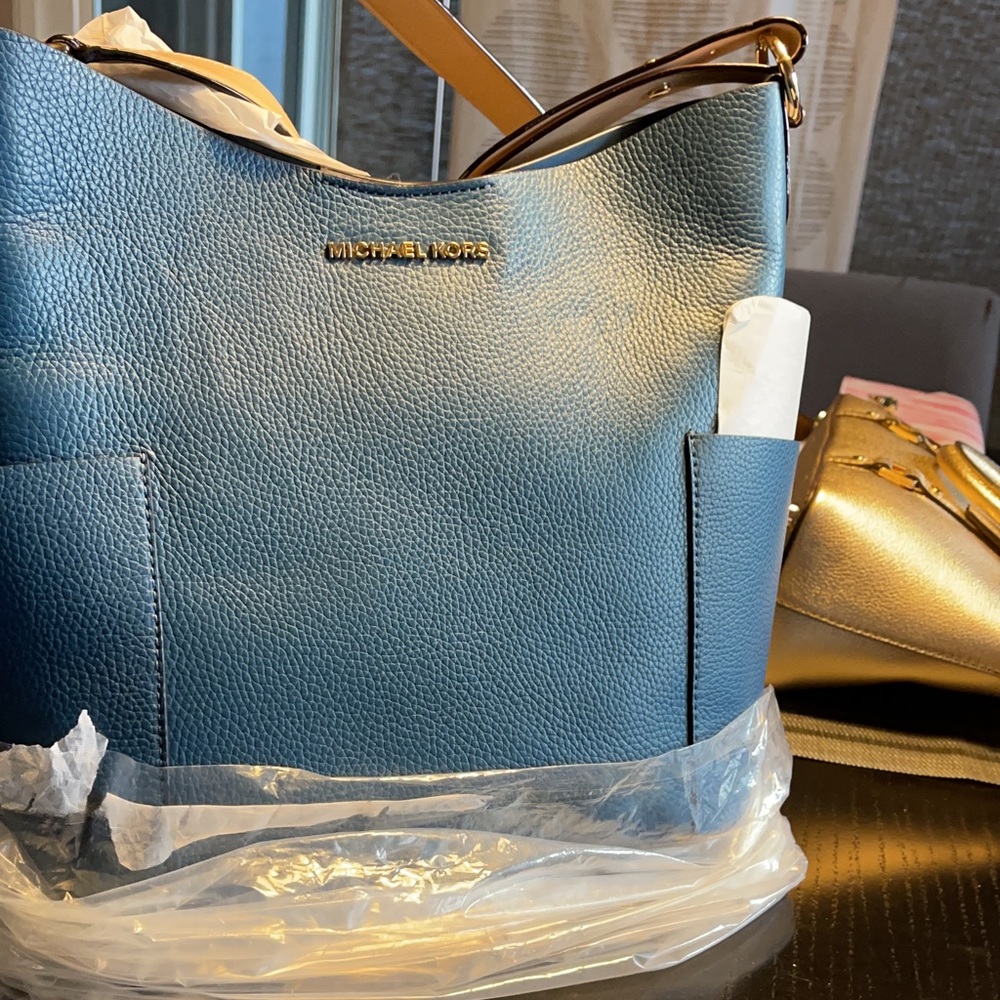 Michael Kors shoulder bucket bag